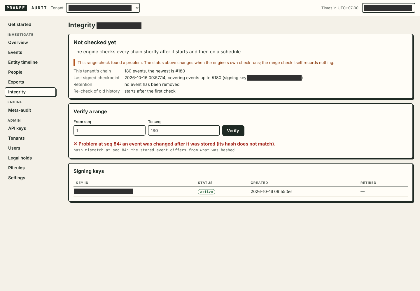 หน้าจอ Desktop ของ Pranee Audit แสดงผล Verify พบ hash ไม่ตรงกันที่ event #84 ในสถานการณ์จำลอง โดยปกปิดข้อมูลระบุ tenant ผู้ดูแล และรหัสกุญแจบางตำแหน่ง